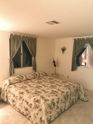 1 bedroom, bed sheets - 1-Ac Summit Haven-Large Private House near Reservation, DD Casino & the Airport (Tucson)