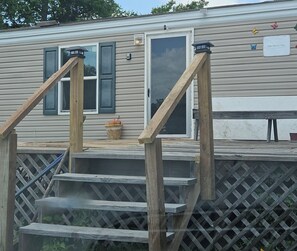 Exterior detail - Beautiful 3-bedroom mobile home with AC in Madisonville (Madisonville)