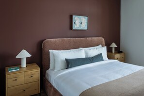 Studio | In-room safe, iron/ironing board, free WiFi - ROOST Rainey (Austin)