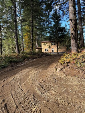 Property grounds - Headquarters Ridge Cabin located on family farm opened Dec 2025 (Courtenay)