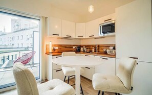 Fridge, microwave, oven, stovetop - Cocon haut de gamme au centre de Lorient (Lorient)