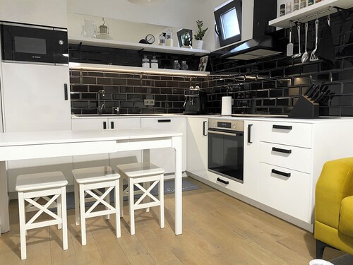 Petite Mansion - Welcoming  1-bedroom house with Hot Tub in charming Našice