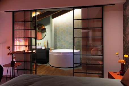 Exclusive Double Room, Balcony, Courtyard View | Bathroom. Casale Riversa