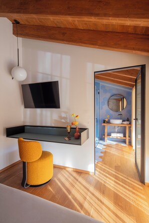 Deluxe Double Room, Balcony, Courtyard View | In-room safe, blackout drapes, free WiFi - Casale Riversa (Capriano del Colle)