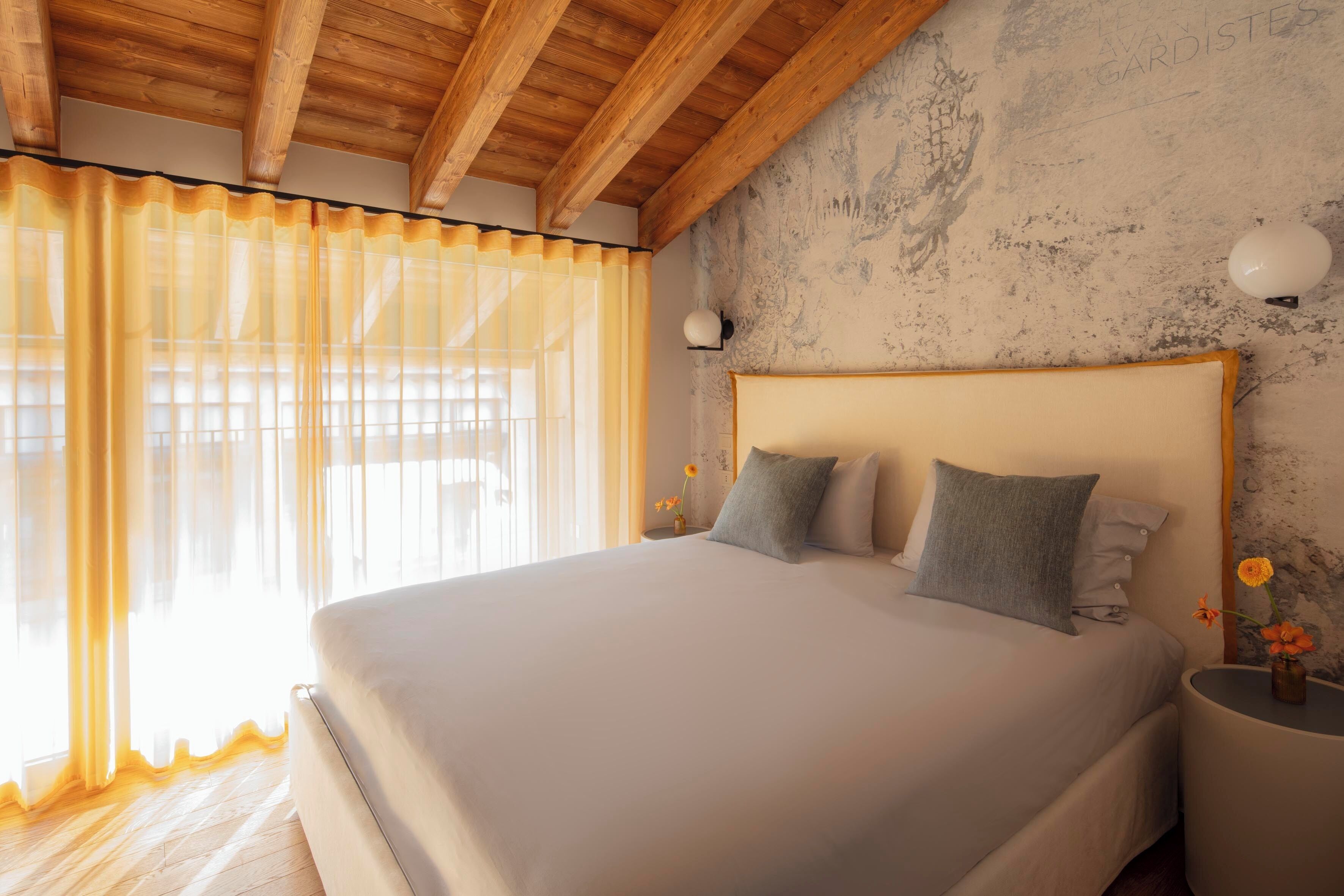 Deluxe Double Room, Balcony, Courtyard View | In-room safe, blackout drapes, free WiFi