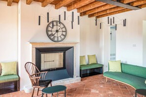 Lobby sitting area - Casale Riversa (Capriano del Colle)