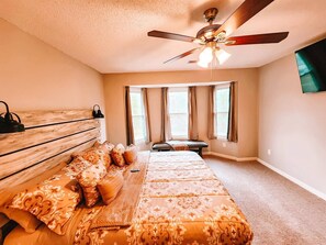 Tabla de planchar con plancha, wifi y ropa de cama 