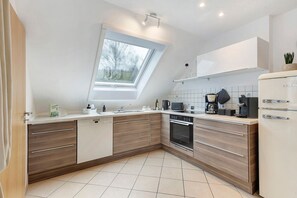 Fridge, oven, stovetop, dishwasher - Holiday Apartment 'Grobbel' Near Nature with Fireplace (Schmallenberg)