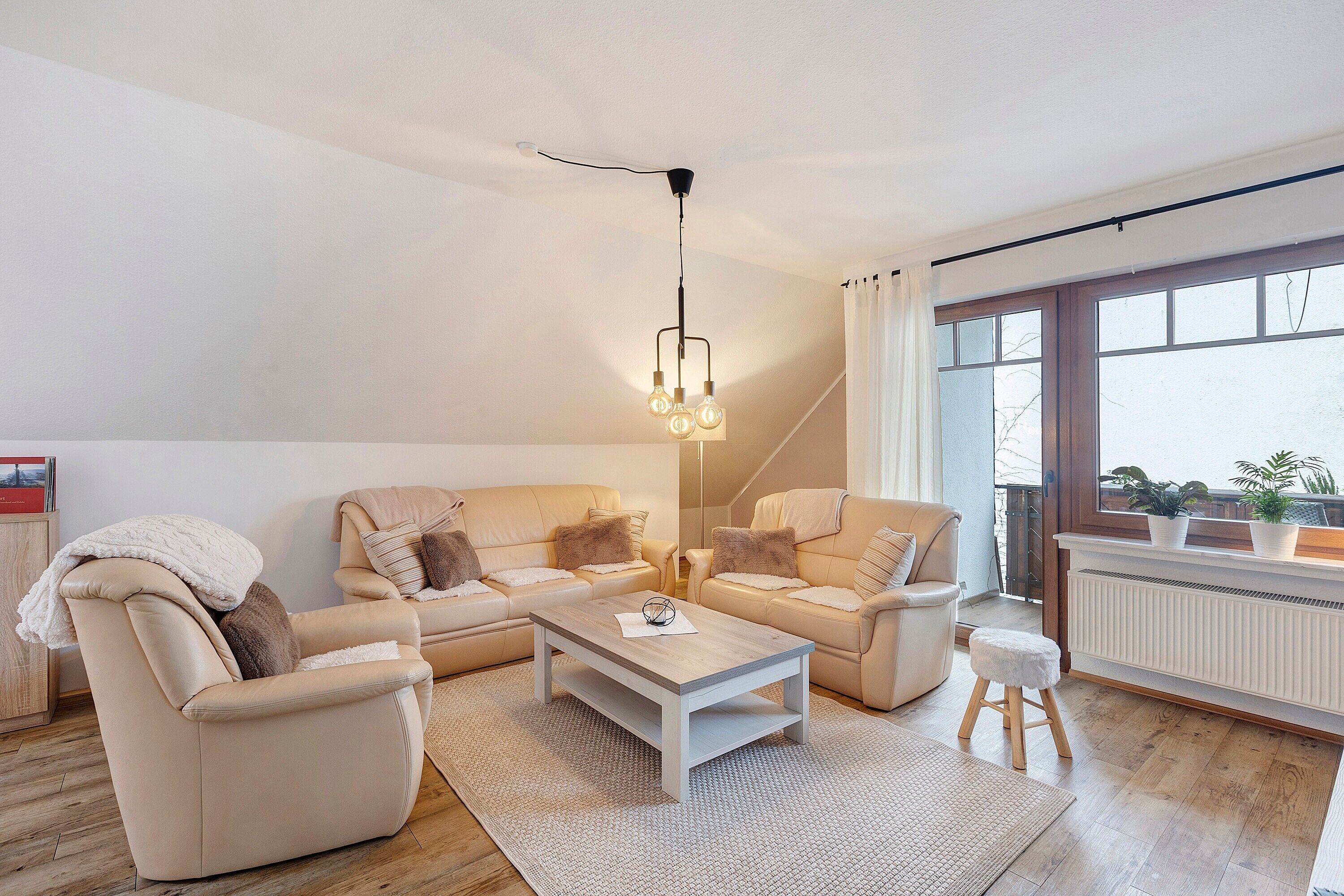 Fernseher, Kamin, Stereoanlage