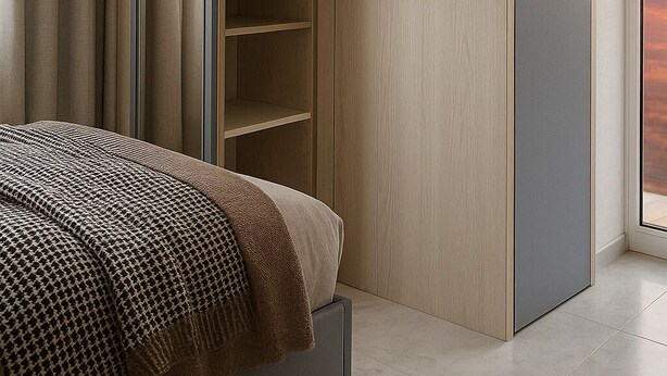A modern bedroom with a bed, a wardrobe with a mirror, and a flat-screen TV mounted on the wall. - Pousada Mar do Sul (Itapema)