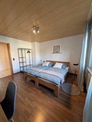 WiFi, bed sheets - Directly at the spa gardens Holiday apartment in the heart of Bad Rappenau with balcony and garden (Bad Rappenau)
