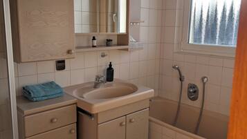 Dusche, Handtücher, Toilettenpapier