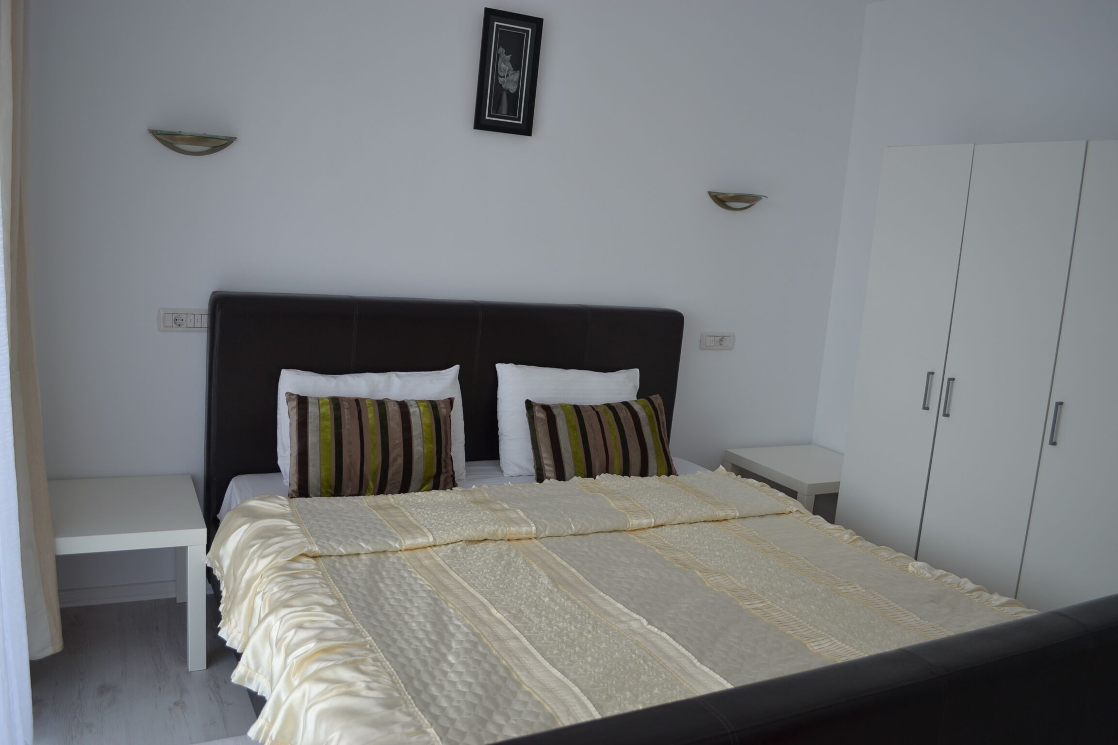 Iron/ironing board, internet, bed sheets