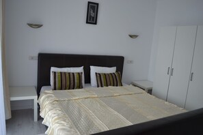 Tabla de planchar con plancha, Internet, ropa de cama