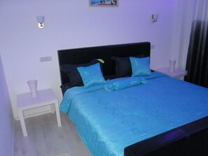 Bügeleisen/Bügelbrett, Internetzugang, Bettwäsche