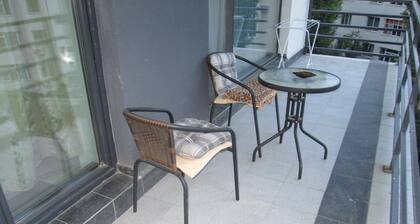 2 minutes from City Park Mall, very close for beach/ sea