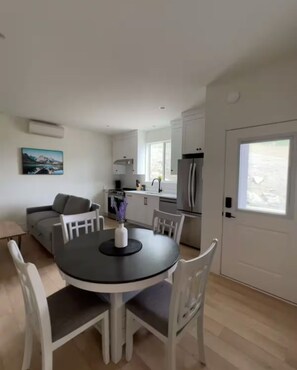 Dining - Lakeside Living – New 1 Bedroom Retreat (Lake Cowichan)