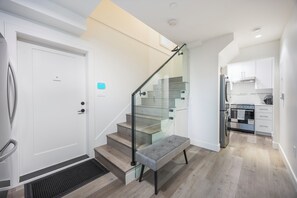 Comfort Suite | Living area - Sunny 1BR Detached Suite (Vancouver)