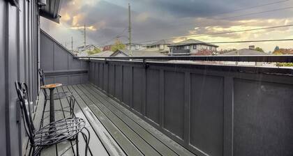 Sunny 1BR Detached Suite