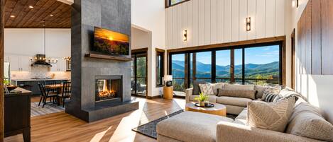 Smart TV, fireplace, table tennis
