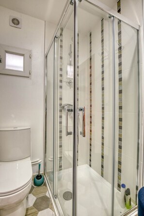 Bathroom - Cosy studio Paris CDG/ Astérix / Paris / ParcExpo (Le Thillay)