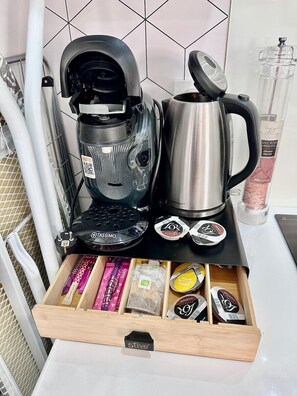 Coffee and/or coffee maker - Cosy studio Paris CDG/ Astérix / Paris / ParcExpo (Le Thillay)