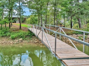 Property grounds - Brand new 3-bedroom lake house with vintage style in peaceful Crane Hill (Crane Hill)