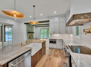 Private kitchen - Brand new 3-bedroom lake house with vintage style in peaceful Crane Hill (Crane Hill)