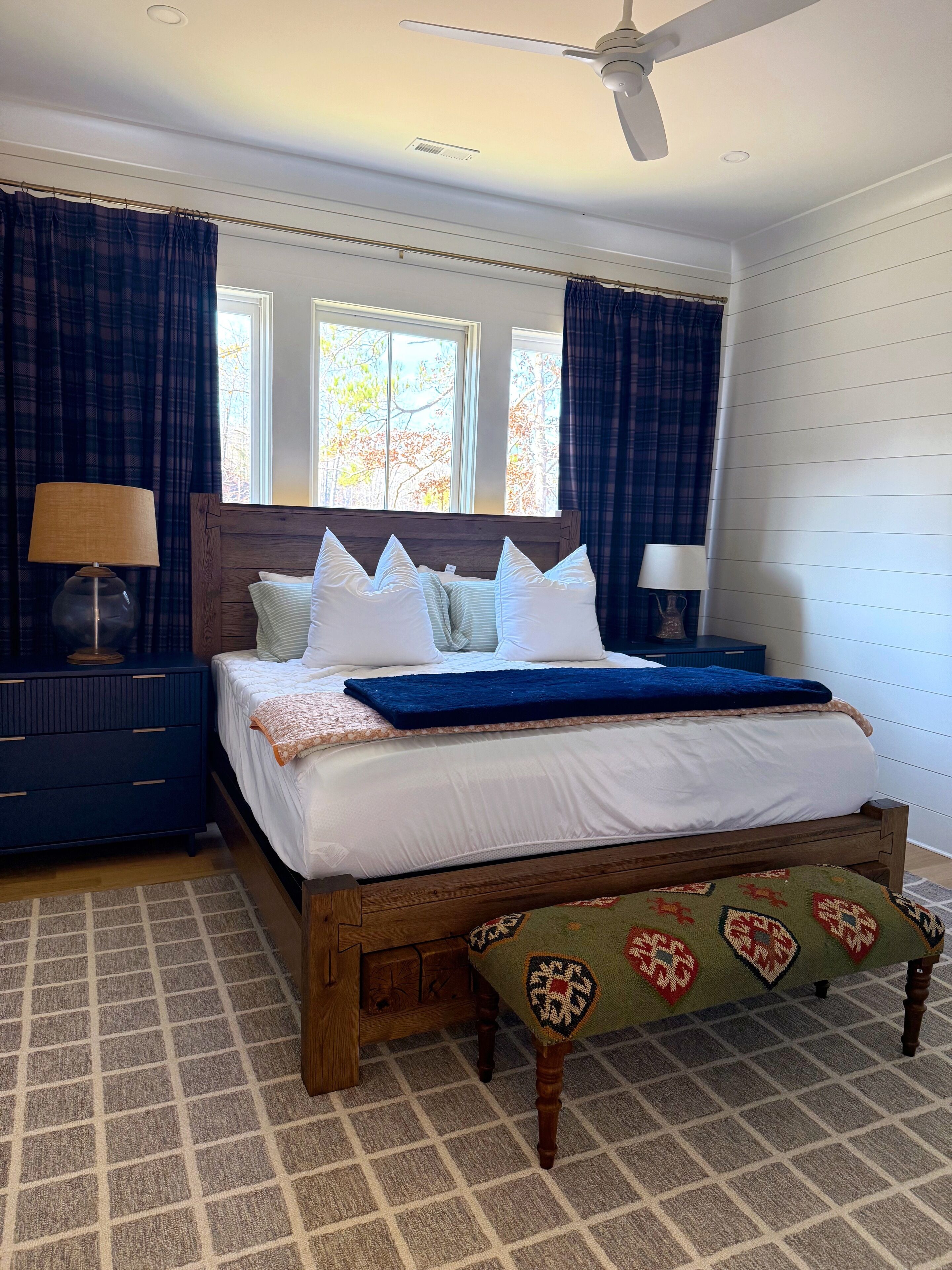 Desk, free WiFi, bed sheets