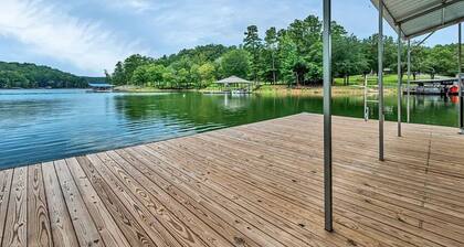Camp Mayla: 3BR peaceful lake house with vintage style plus a TREEHOUSE Escape!