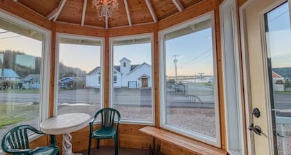 Comfy Corner By The Bay - Home in Winchester Bay