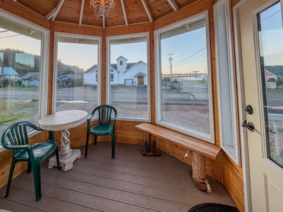 Comfy Corner By The Bay - Home in Winchester Bay