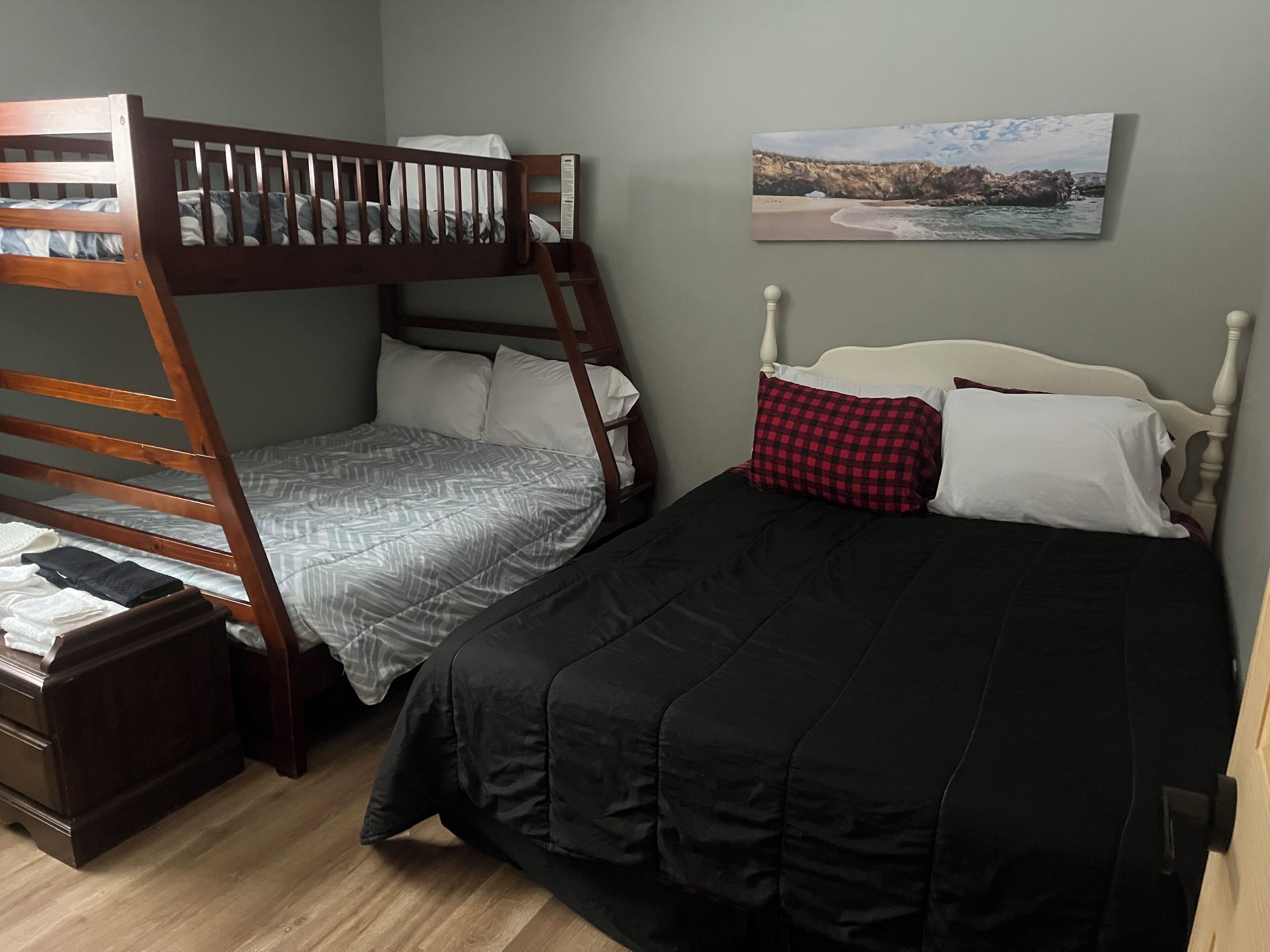 Schreibtisch, Bügeleisen/Bügelbrett, kostenloses WLAN, Bettwäsche