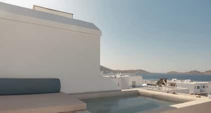 Siora of Paros - Ammiralis & Castelis