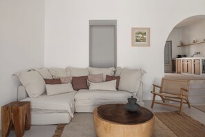 Deluxe Villa, Sea View | Living area - Siora of Paros - Ammiralis & Castelis  (Paros)