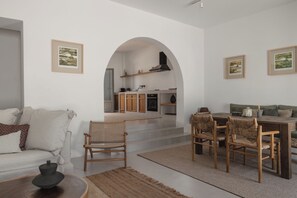 Luxury House, Pool View | Living area - Siora of Paros - Ammiralis & Castelis (Paros)