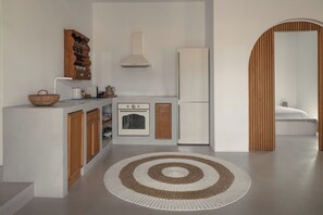 Superior Villa, Balcony, Sea View | Private kitchen | Oven, stovetop, cookware/dishes/utensils - Siora of Paros - Malatesta & Piccolo (Paros)