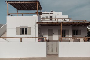 Front of property - Siora of Paros - Malatesta & Piccolo (Paros)