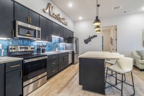 Mikroaaltouuni, uuni, liesi, astianpesukone