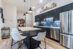 Mikroaaltouuni, uuni, liesi, astianpesukone