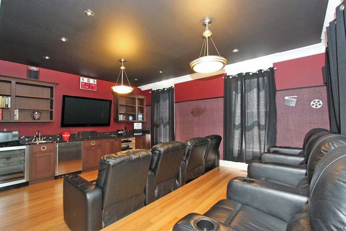 Beautiful Family Home With Private Pool, Hot Tub Movie Room & Rooftop Terrace! Ocean Views, Beach Steps Away! - Folly Beach, SC