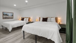 A hotel room with two beds, each with a wooden headboard, white bedding, and bedside lamps. - NEW: Big House, 13 beds, 6 bedroom, 17 min to DT (Overland Park)
