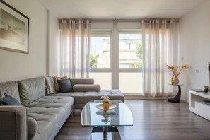 TV - Big Apartment Next to Gordon Beach + Free Parking (Tel Aviv-Yafo)