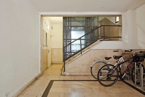 Interior - Big Apartment Next to Gordon Beach + Free Parking (Tel Aviv-Yafo)