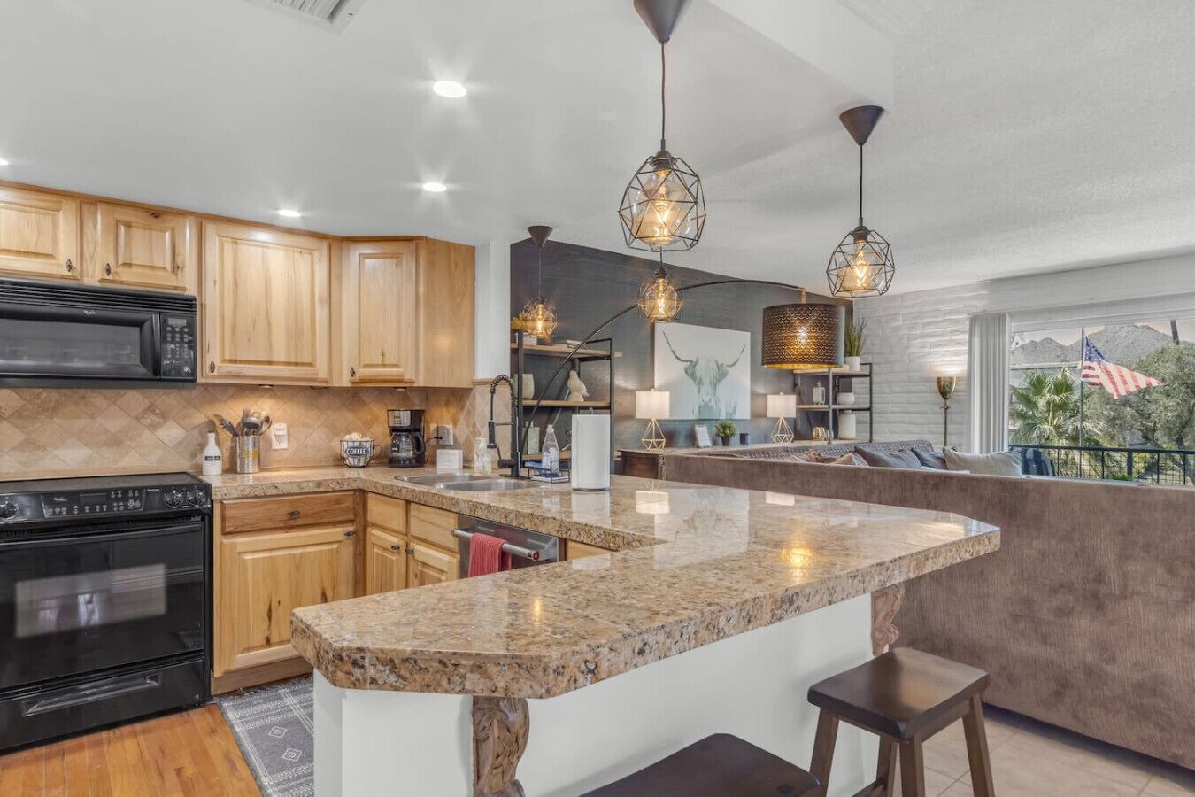 冷蔵庫、電子レンジ、オーブン、コンロ