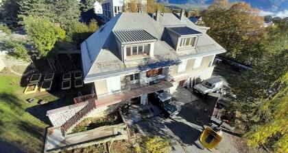 T2 au rez de chaussĂ©e grande maison sur la RN85 CĆur de Matheysine. Tout confort