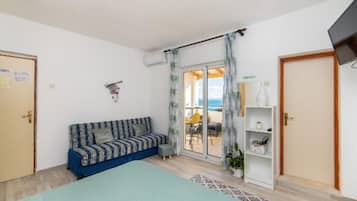 Apartment (Studio apartment with sea view 3) | 3 bedrooms, cots/infant beds