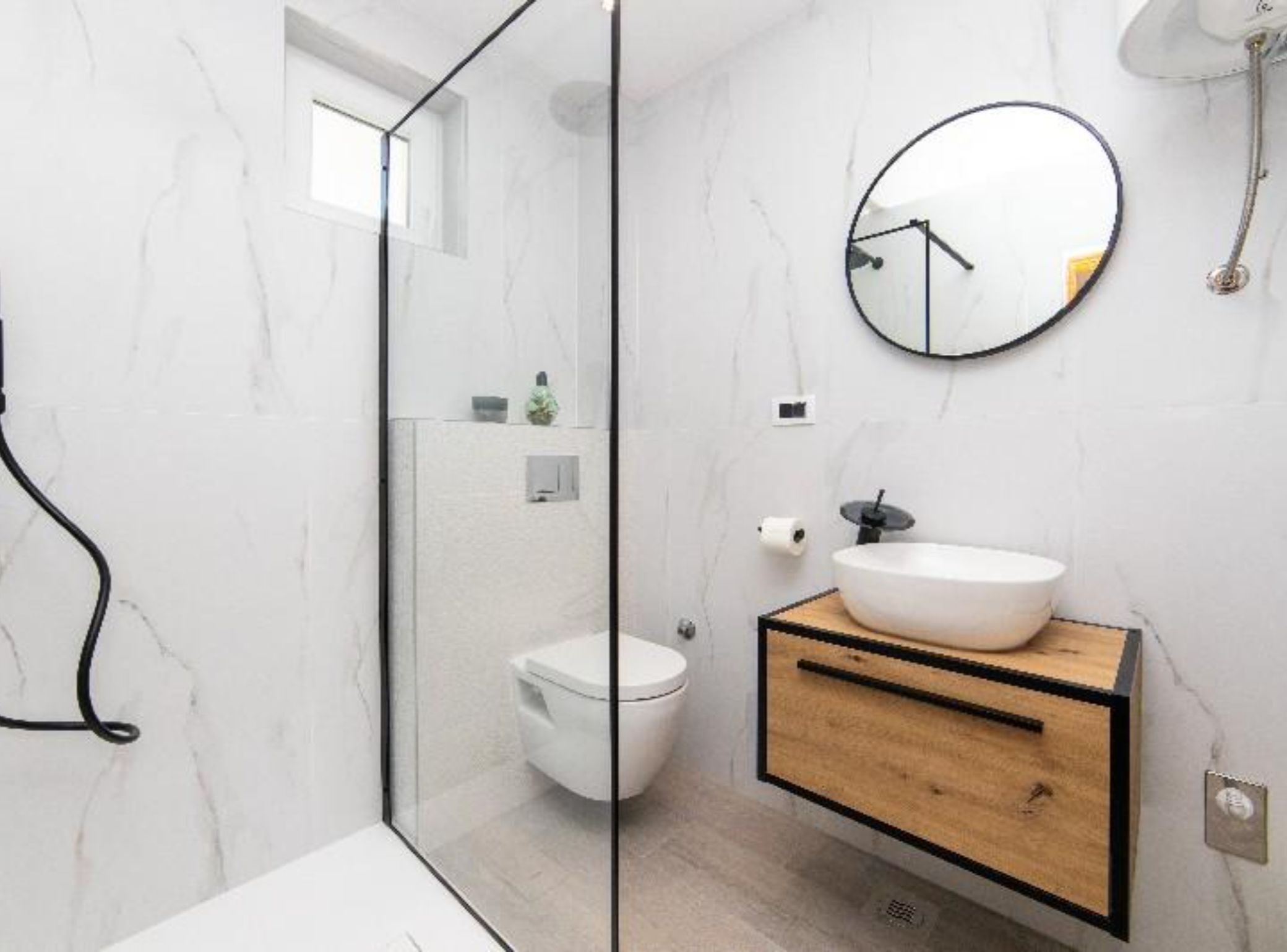 Apartment (One bedroom apartment with sea view 1) | Bathroom | Shower, towels