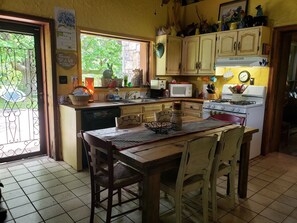 Private kitchen - This unique property is a perfect place to relax and unwind. (Fayetteville)