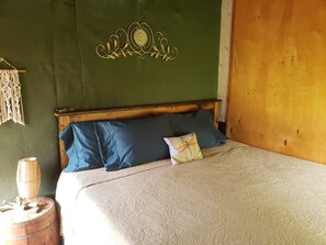 Room - This unique property is a perfect place to relax and unwind. (Fayetteville)